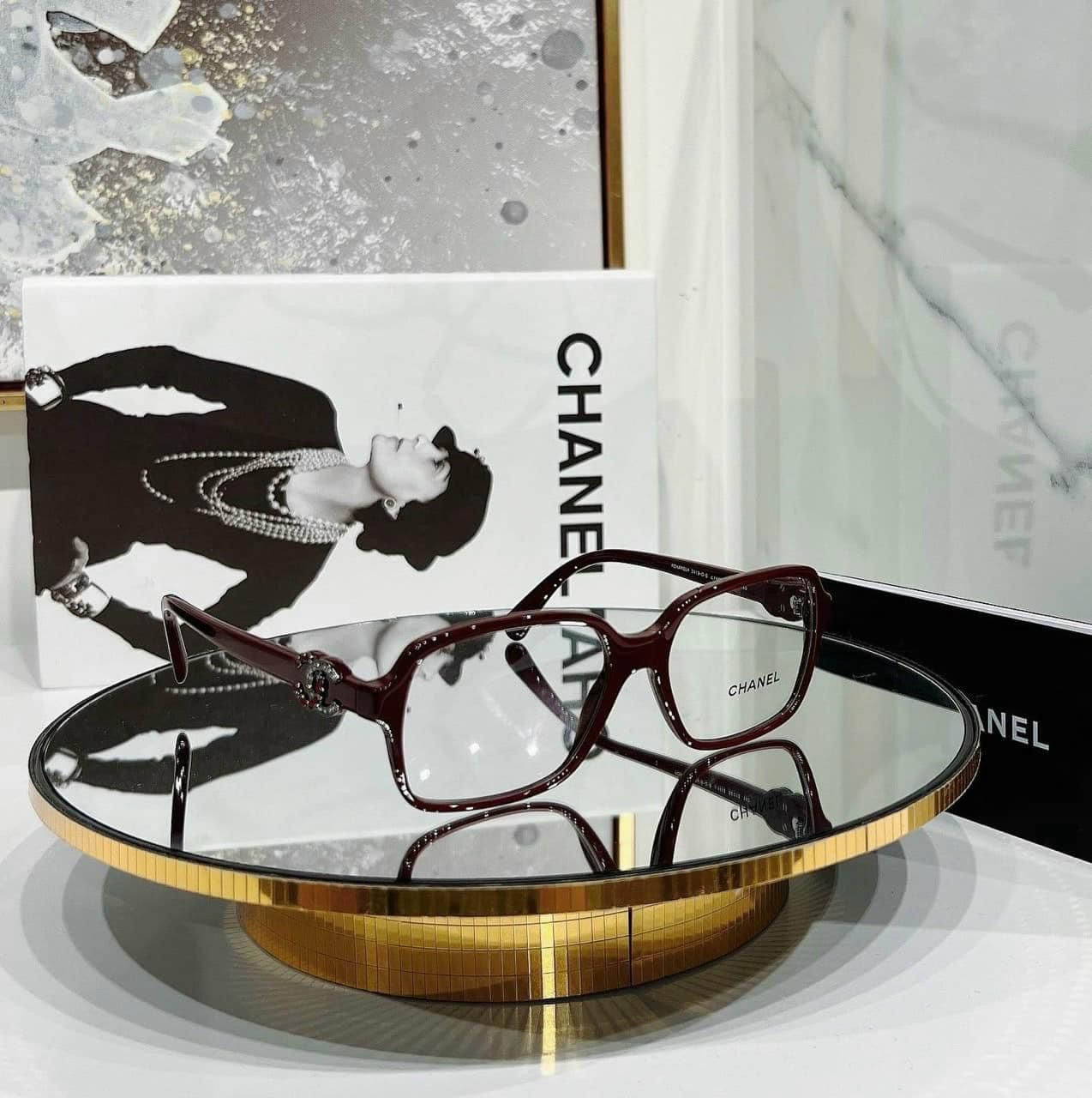 Cập nhật bảng giá gọng kính cận Chanel và cách phân biệt kính thật giả