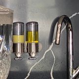 Set 2 bình đựng sữa tắm, nước gội đầu Simplehuman 440ml