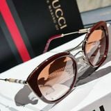 Kính thời trang Burbery màu đỏ siêu hiếm