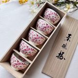 Chén bát nhiều màu sắc