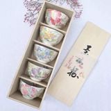 Chén bát nhiều màu sắc