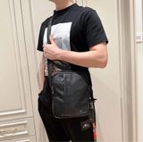 Túi đeo chéo da cừu Valentino Creations