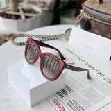 Kính Gucci - sang chảnh với màu đỏ
