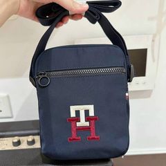  Túi đeo chéo Tommy 