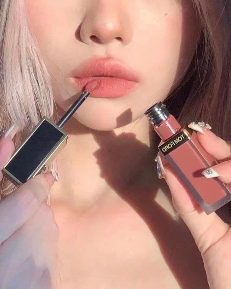 Son kem lì Tom Ford Liquid Lip Luxe Matte 2023 màu 121 hồng đất