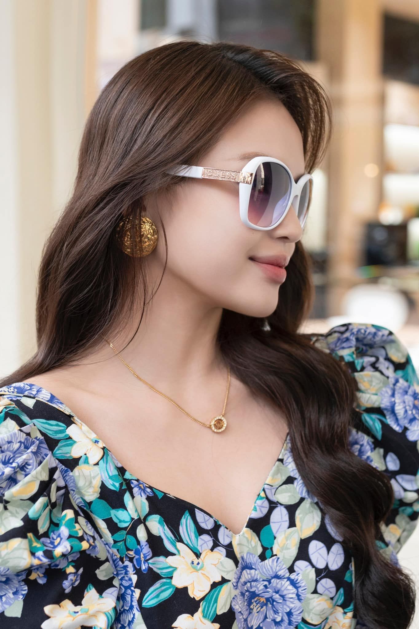 Kính thời trang Guess basic màu trắng