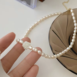Vòng cổ nữ ngọc trai mạ vàng đính hoa hồng trắng