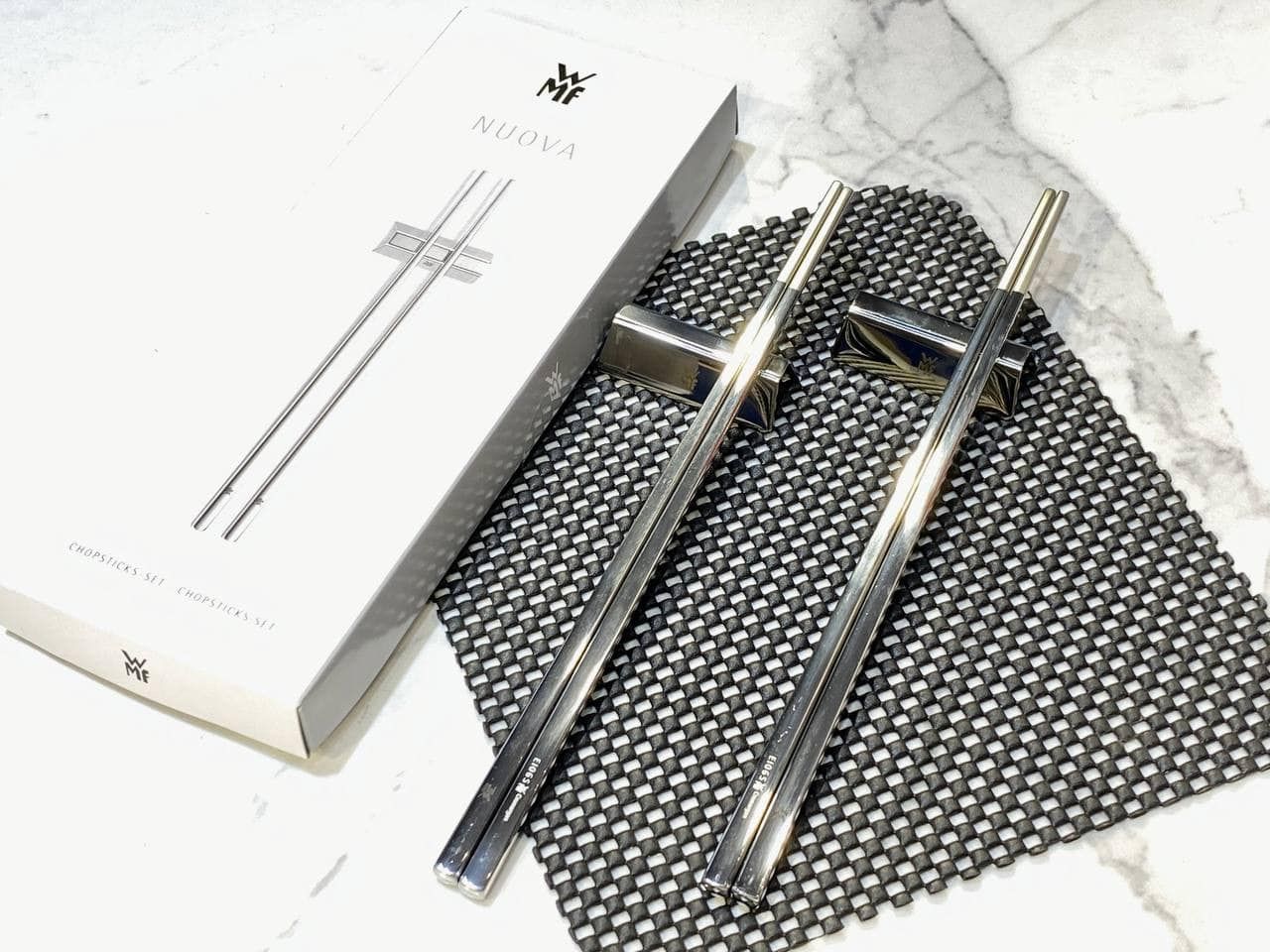 Bộ 2 đôi đũa WMF Nuova Chopsticks kèm gác đũa
