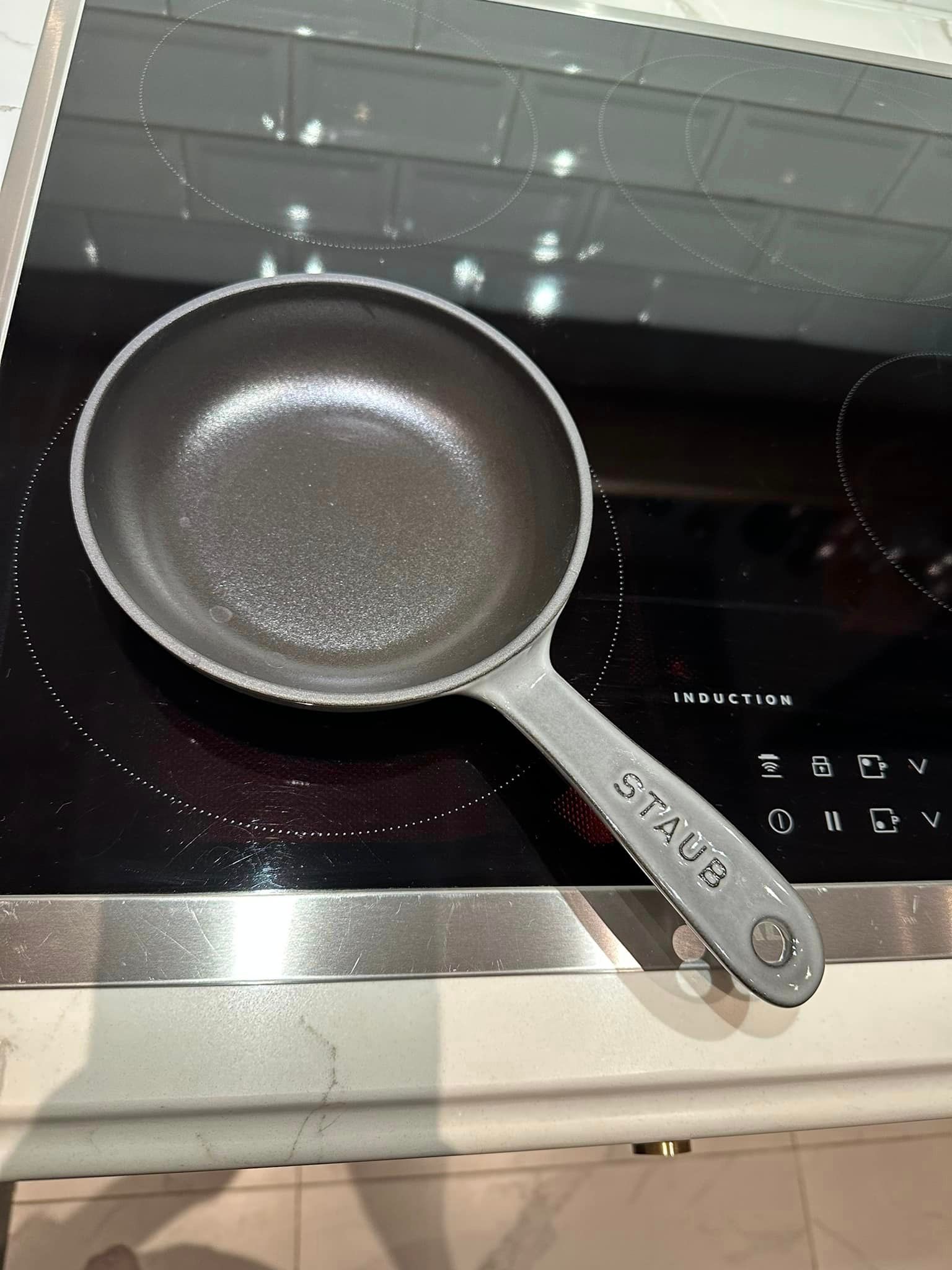 Chảo gang sâu lòng STAUB FRYING PAN CHE 16CM