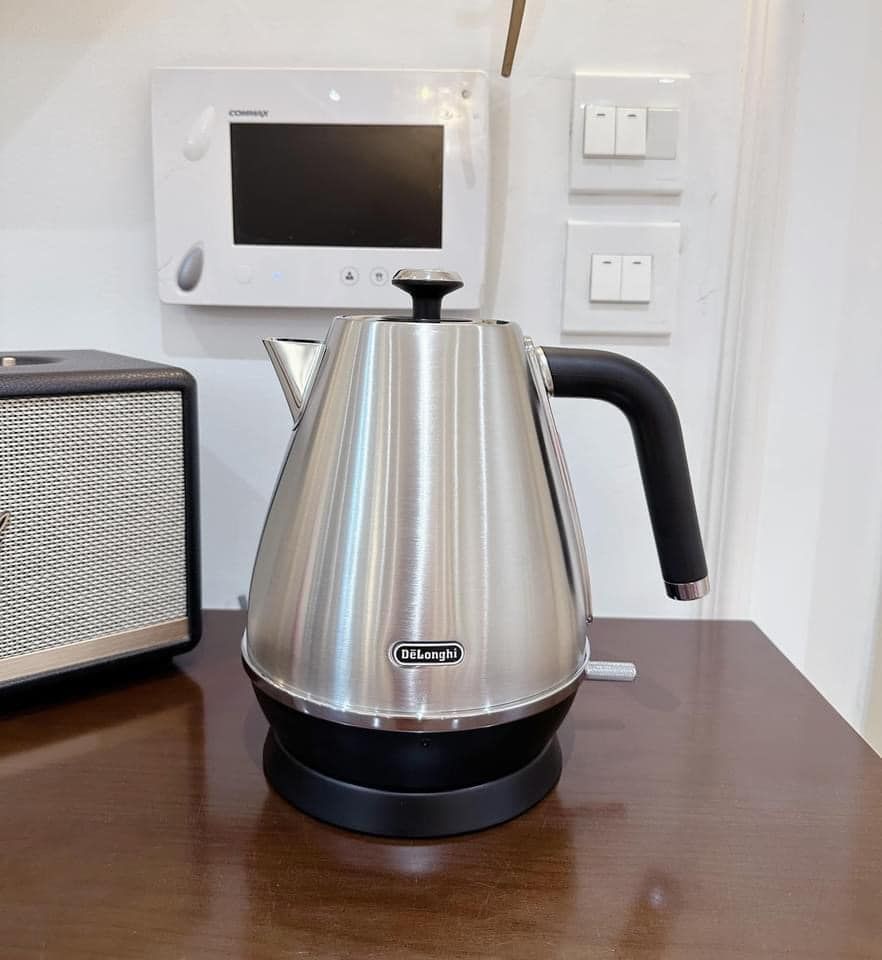 Ấm siêu tốc DeLonghi Livenza KBI2001.M 1.7L