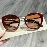 Kính thời trang Burbery màu đỏ siêu hiếm