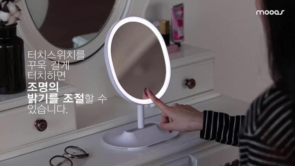 Gương trang điểm Beauty Ring LED Mirrow Mooas