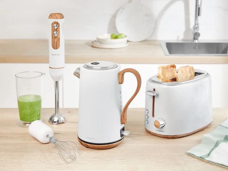 Ấm siêu tốc Silvercrest đáy và quai gỗ