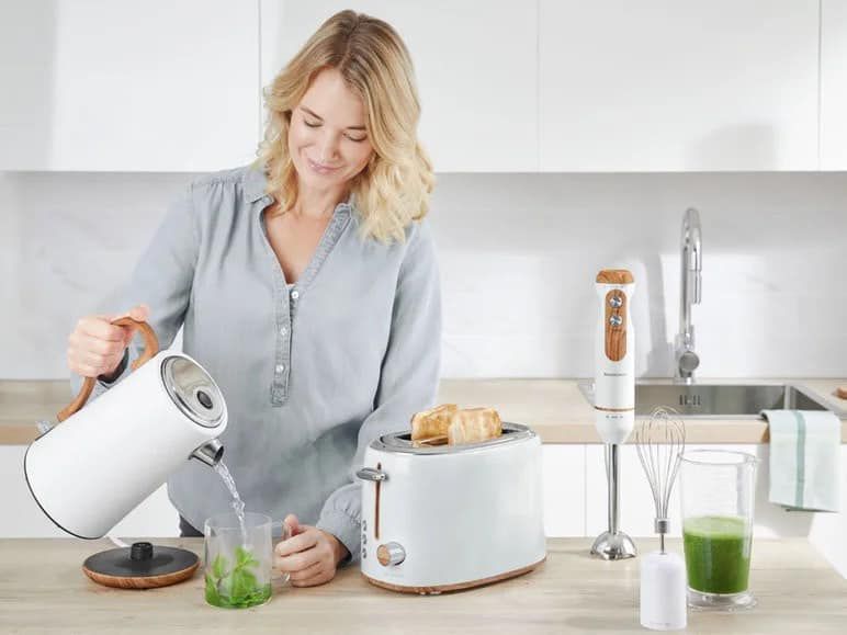 Ấm siêu tốc Silvercrest đáy và quai gỗ