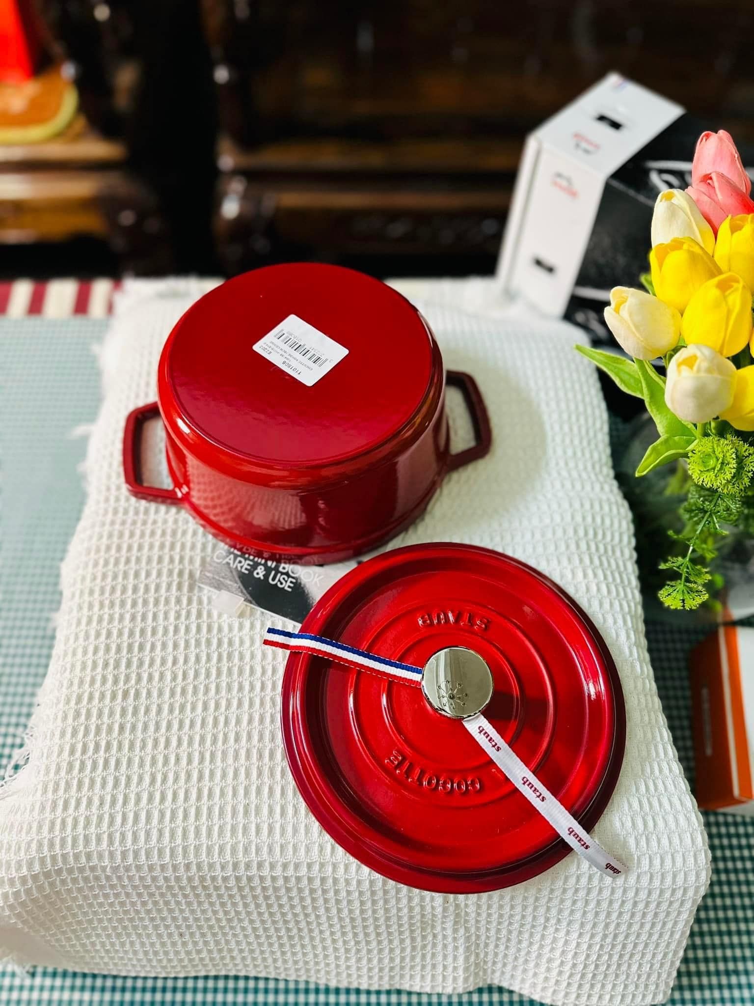 Nồi gang đúc Staub màu đỏ 18cm 1.7L