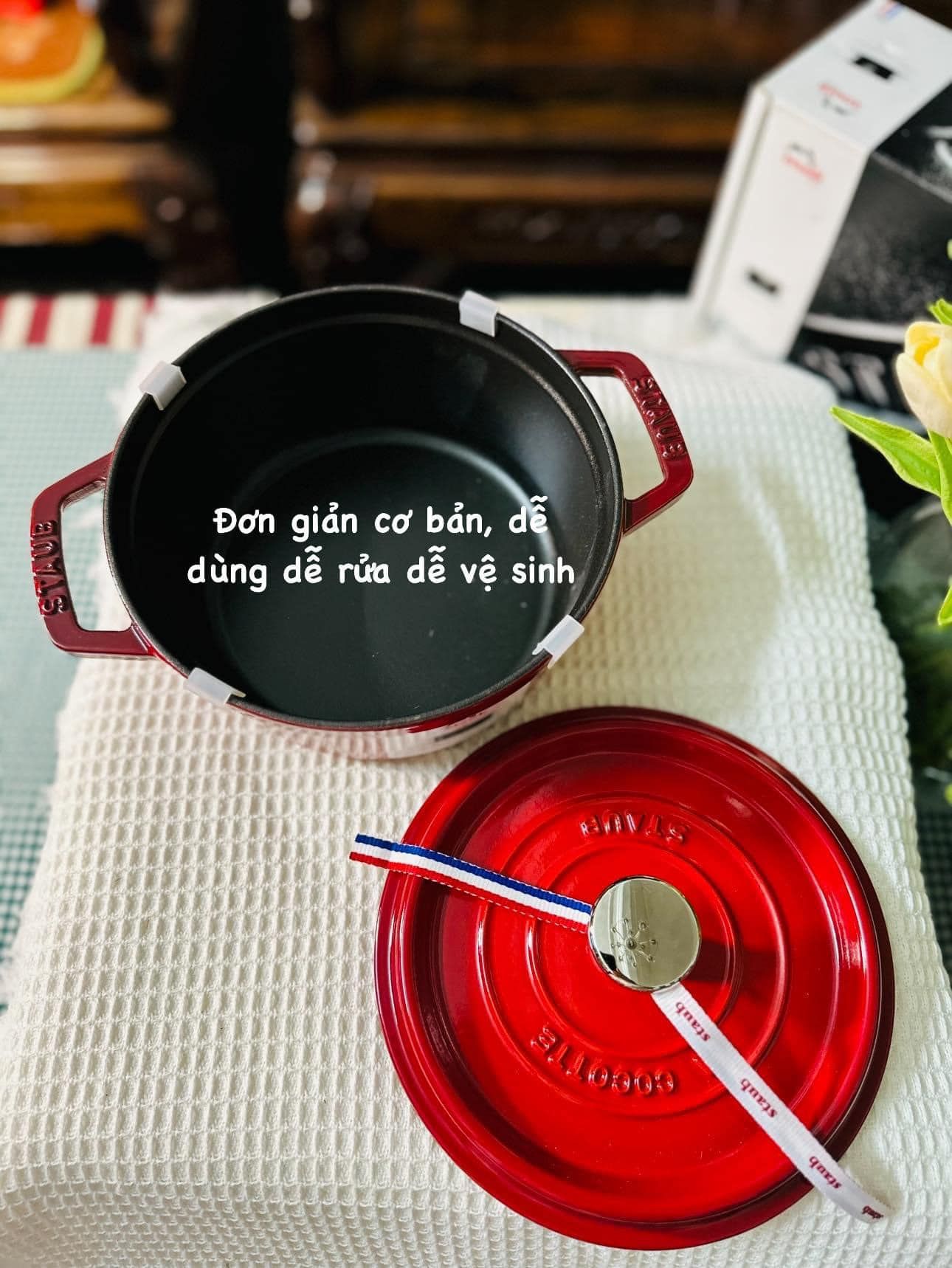 Nồi gang đúc Staub màu đỏ 18cm 1.7L