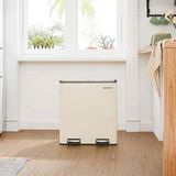 Thùng rác nhà bếp Songmics màu Almond 60 lít