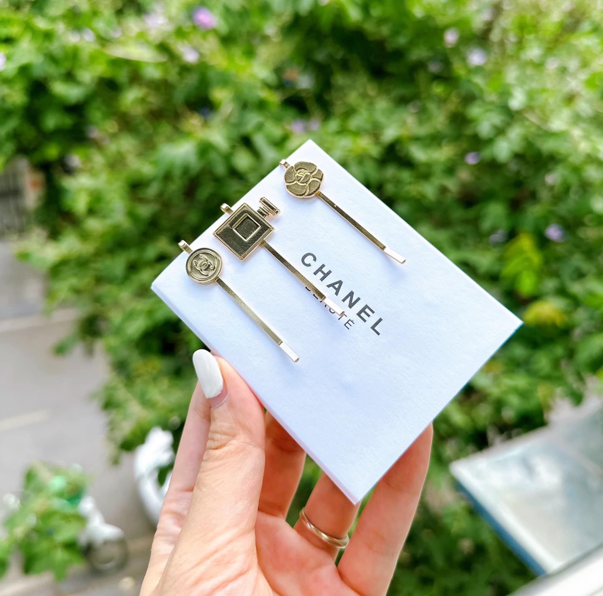 Bộ 3 chiếc kẹp tóc Chanel gift