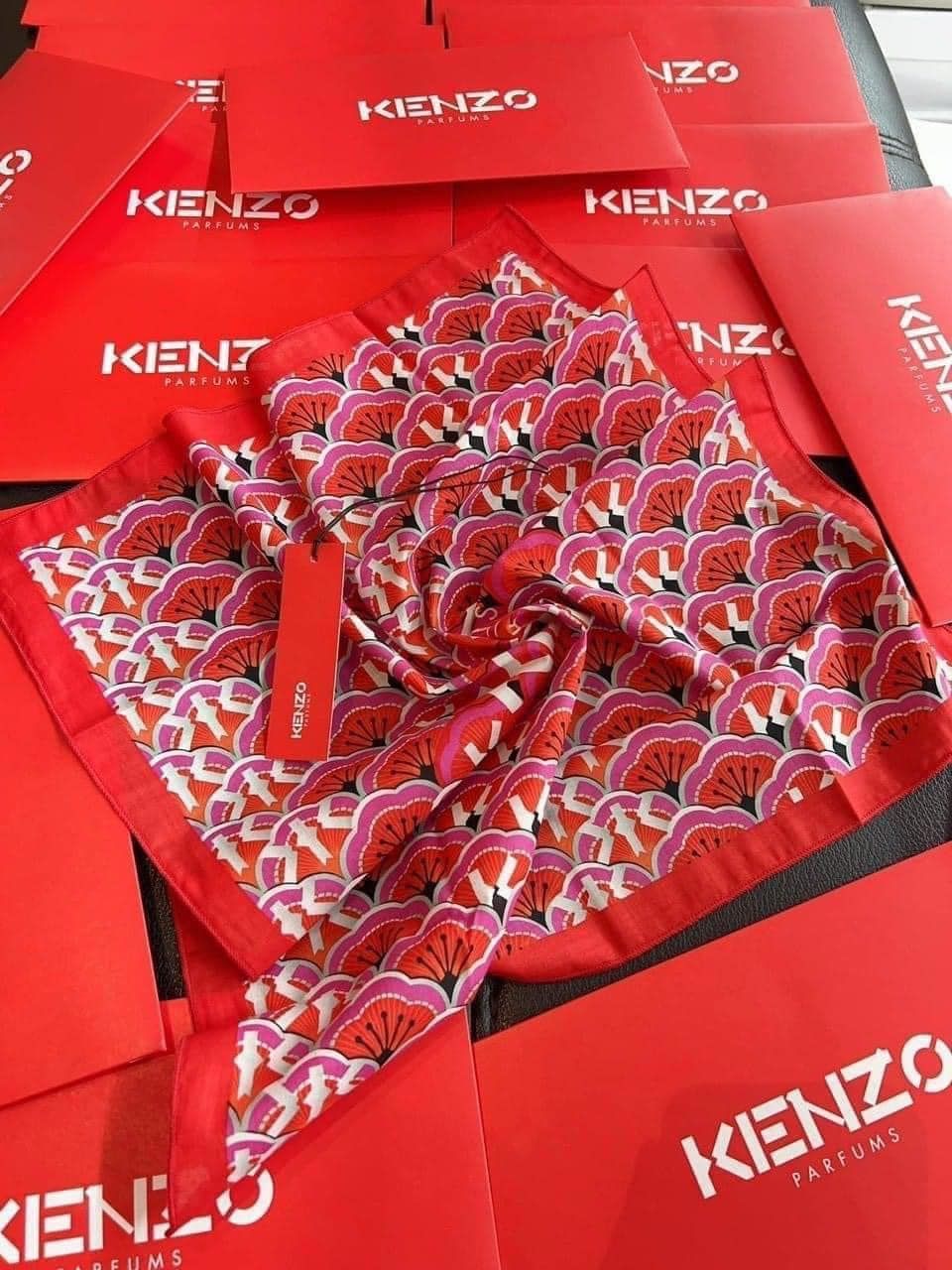 Khăn Kenzo Parfum