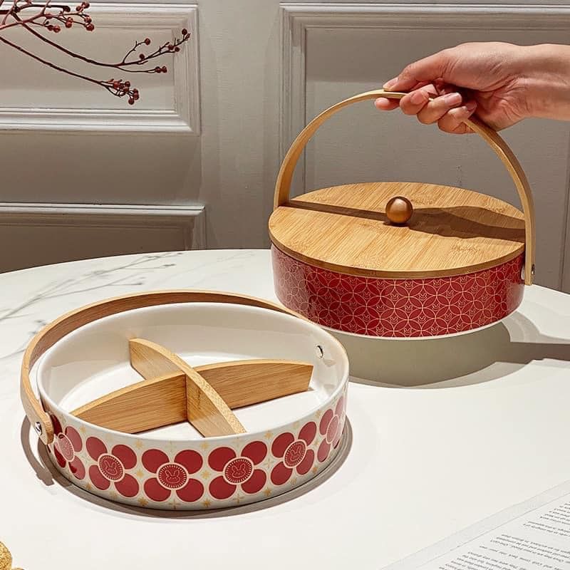 Khay mứt có quai xách và nắp gỗ