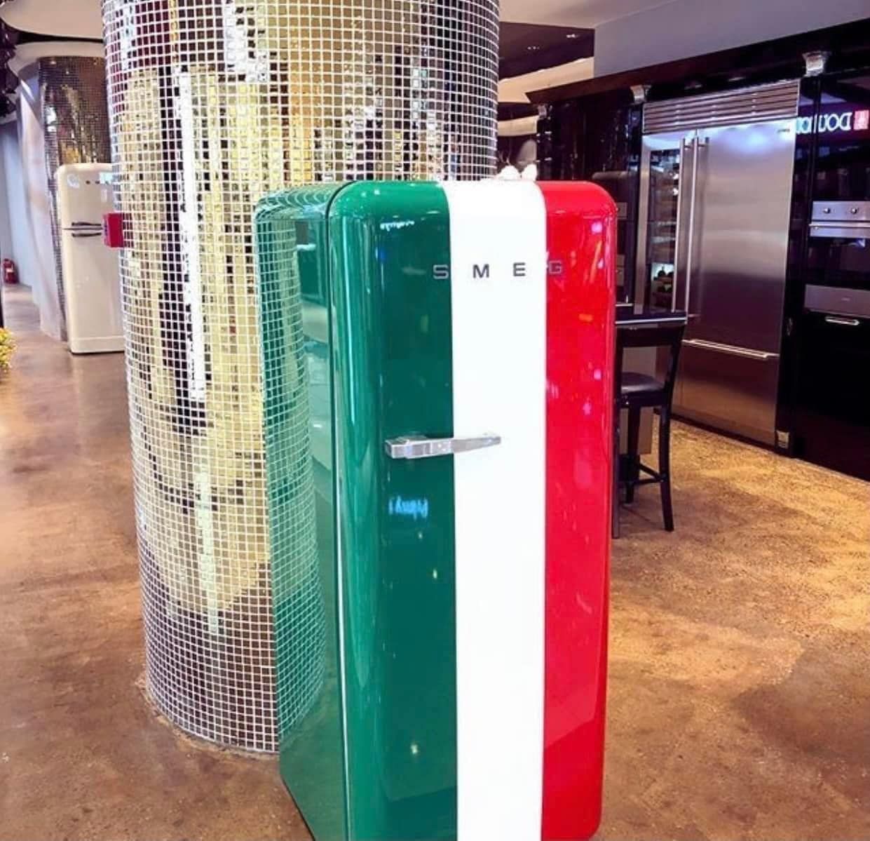 Tủ lạnh Smeg FAB28 Phong cách thập niên 50
