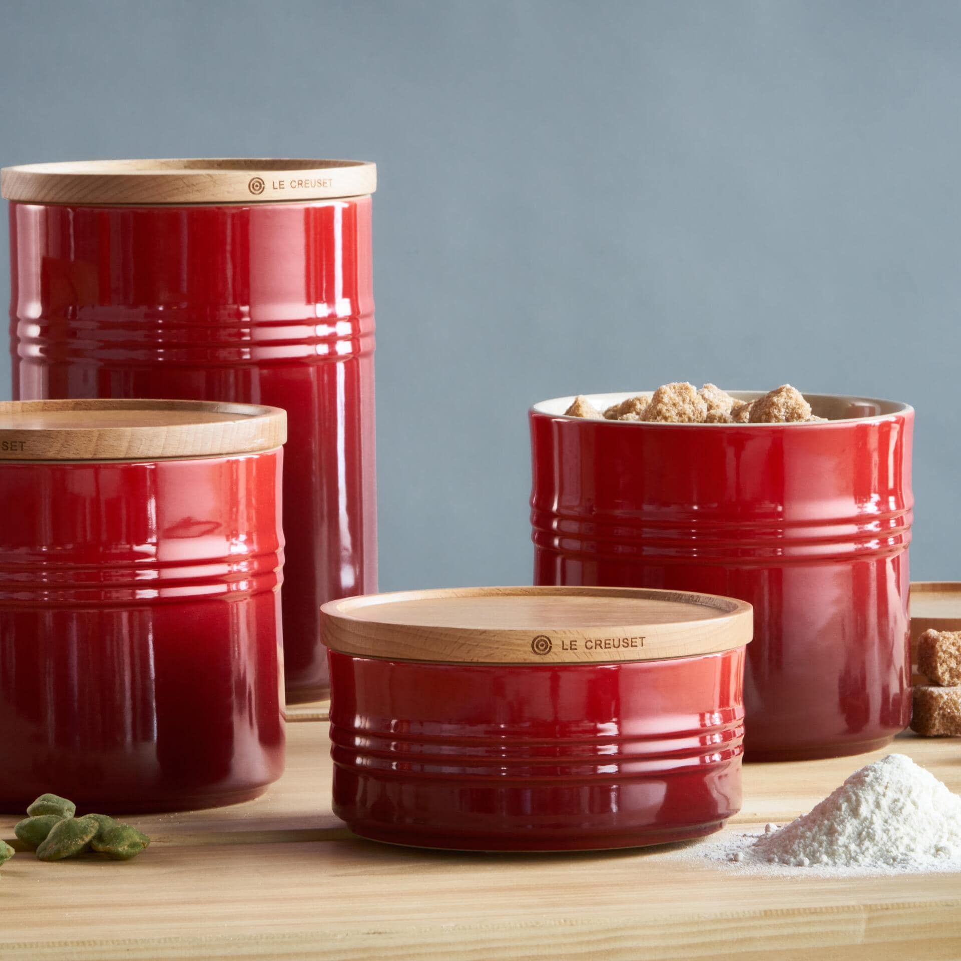 Hũ đựng nắp gỗ Le Creuset 10cm Kirsche