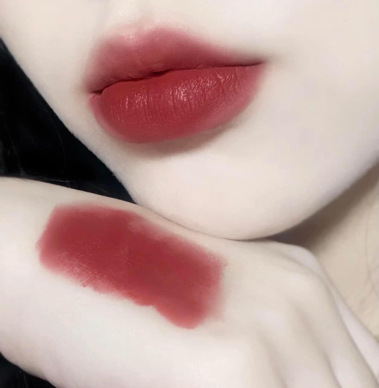Son Dior velvet 720 màu đỏ nâu