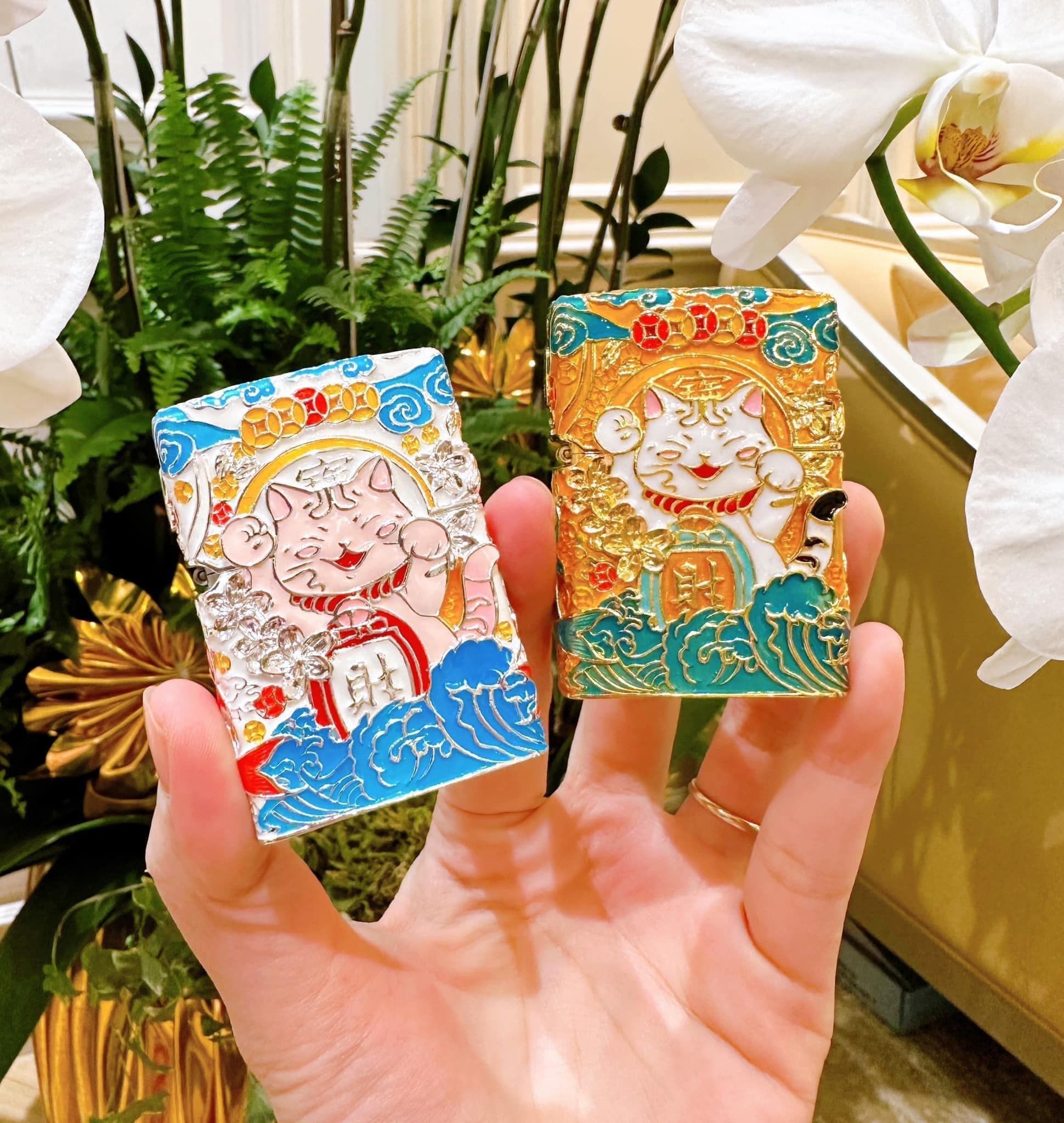 Bật lửa Zippo Mèo Thần Tài Dạ Quang