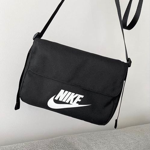 Túi Nike màu đen Basic