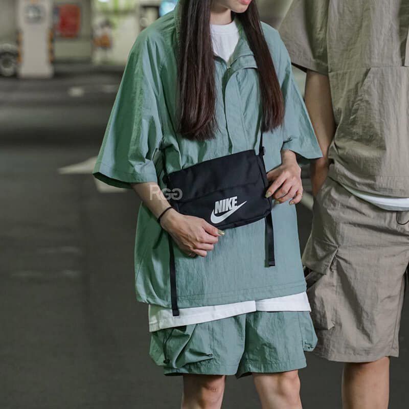 Túi Nike màu đen Basic