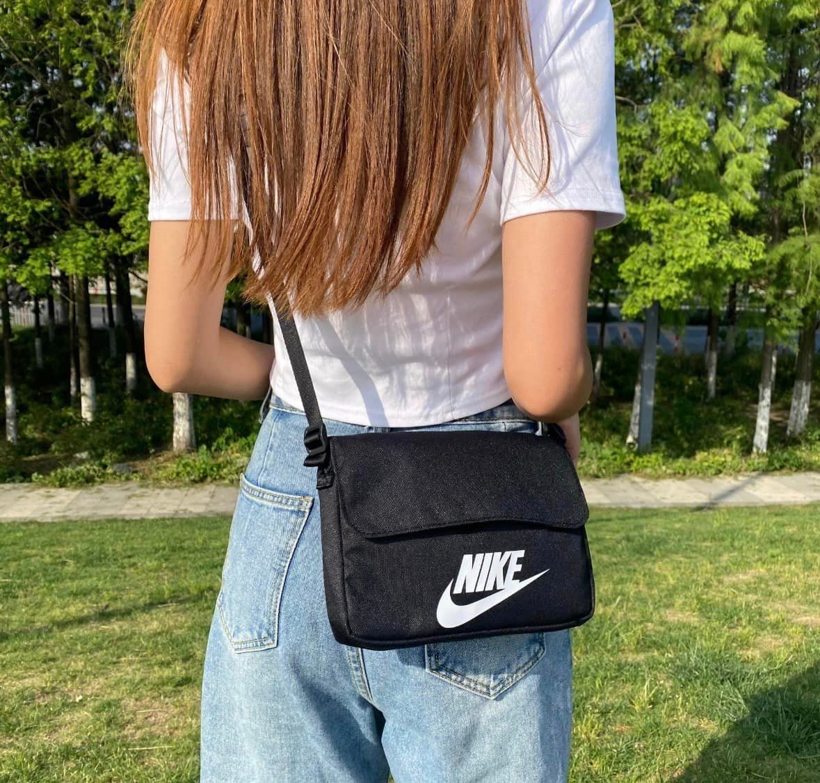 Túi Nike màu đen Basic