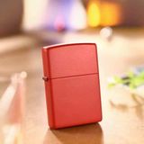Bật lửa Zippo màu sơn đỏ