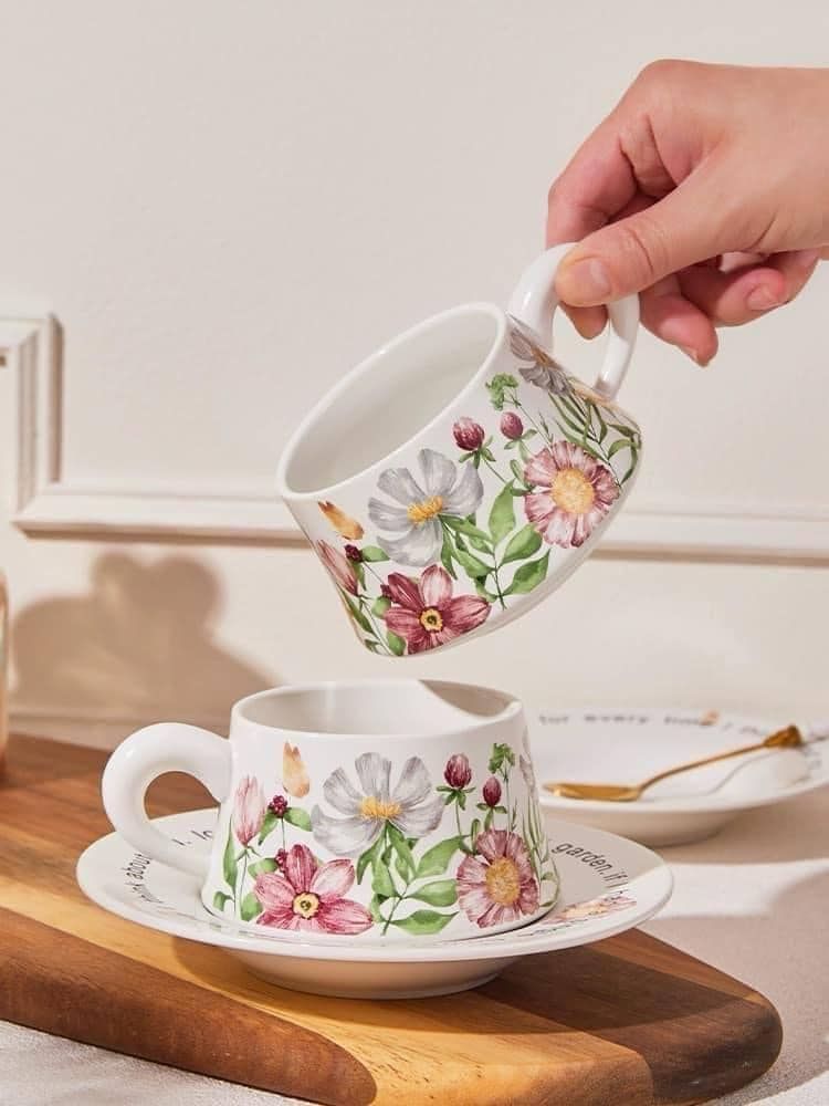 Bộ ấm trà và đĩa lót, tách trà hoa mùa xuân