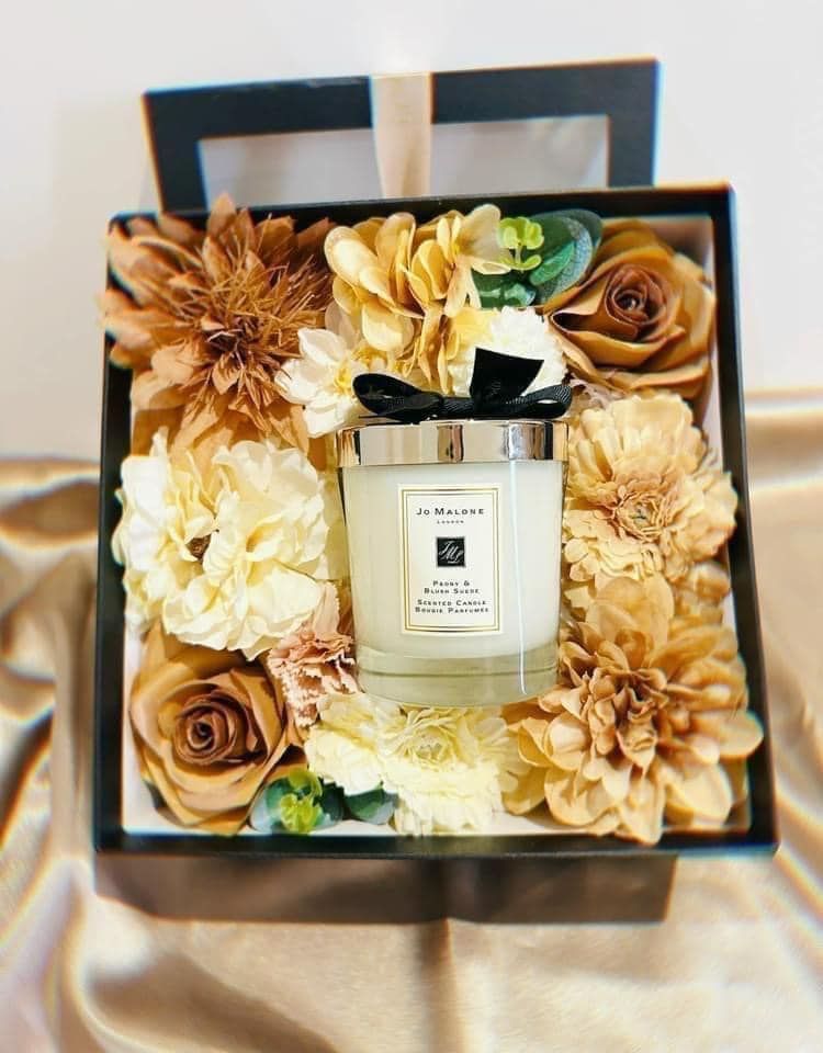 Nến thơm Jo Malone Peony & Blush Suede hương hoa mẫu đơn