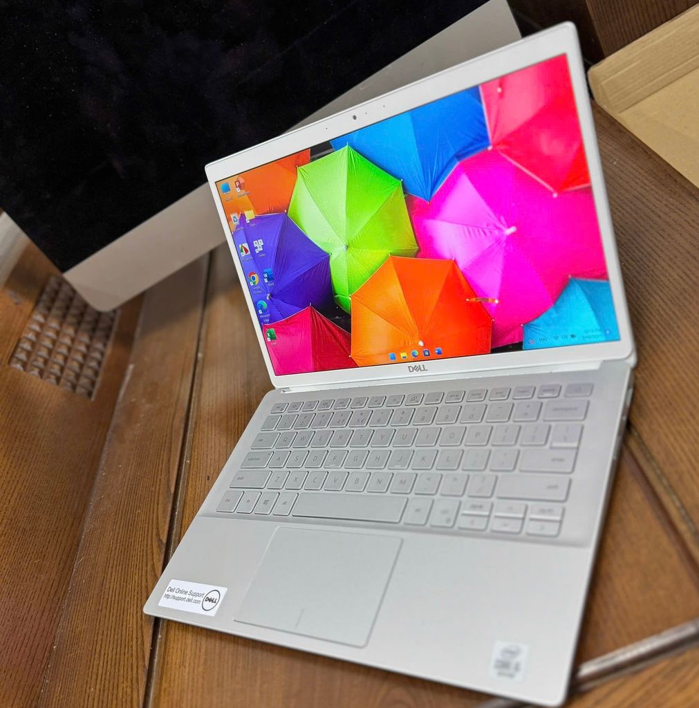 Dell Inspiron 5391| Core i5 10210U | Ram 8GB| SSD 512GB 13.3 inch FHD Cảm ứng