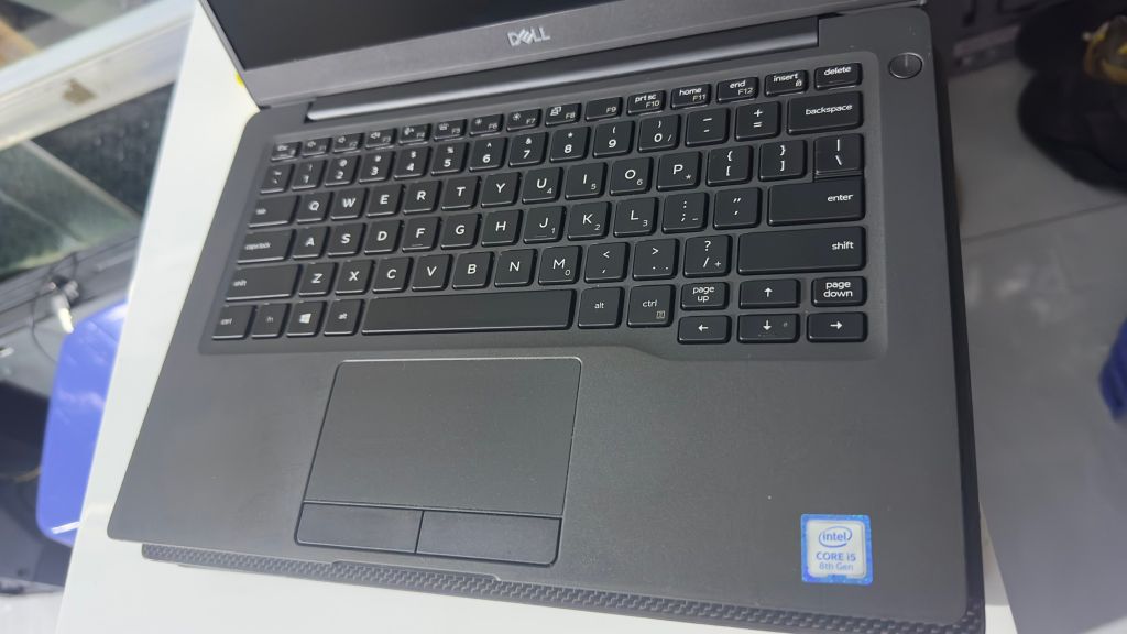 DELL LATITUDE 7390 CẢM ỨNG