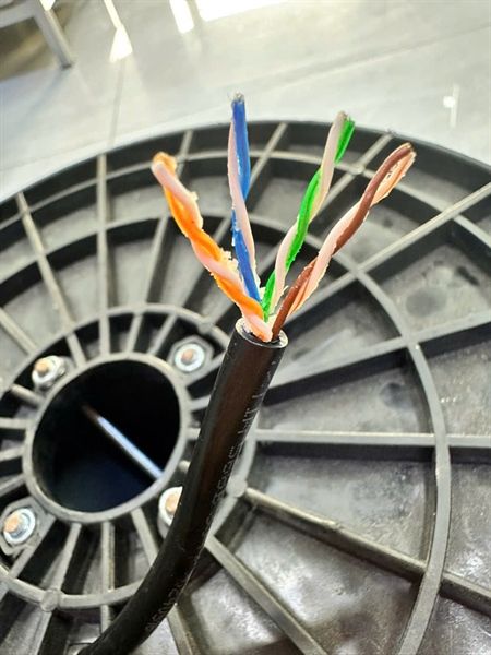 Cáp mạng Cat5e Kadita 8 lõi 305m ngoài trời Dầu + Bạc + vỏ PE