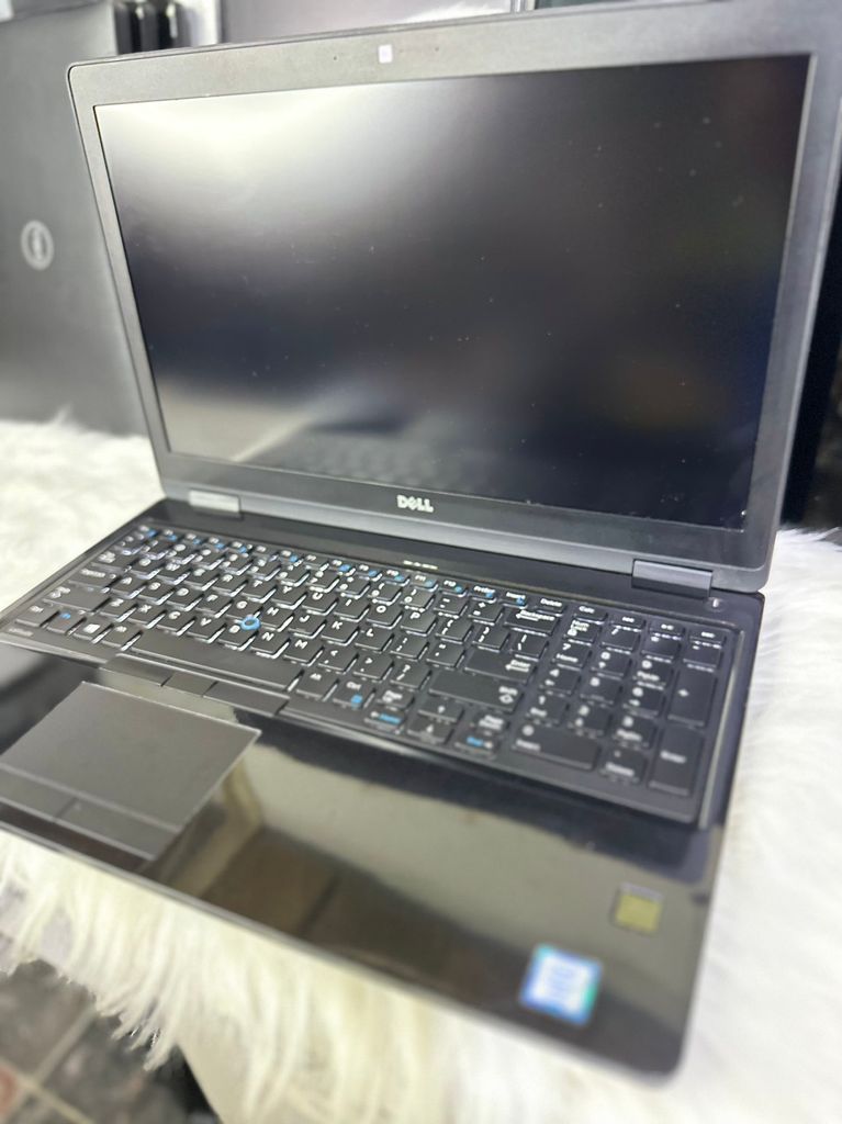 DELL LATITUDE 5580 i7 8th| Ram 16Gb| Ssd 512Gb| Vga 940mx| 15.6 FHD