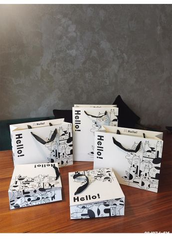  Combo 10 Túi giấy chất liệu dày dặn, quà tặng, đi shopping tiện lợi họa tiết mèo dễ thương , quai ruy băng Q1894 