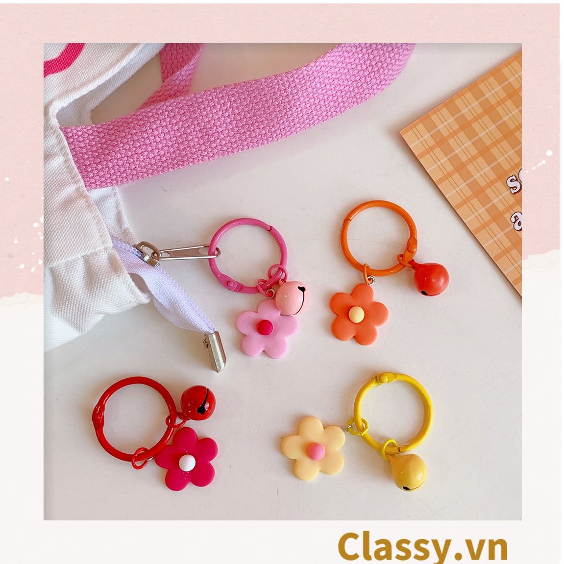  Móc khóa bông hoa đính kèm lắc chuông, móc khóa điện thoại, balo thời trang PK1540 