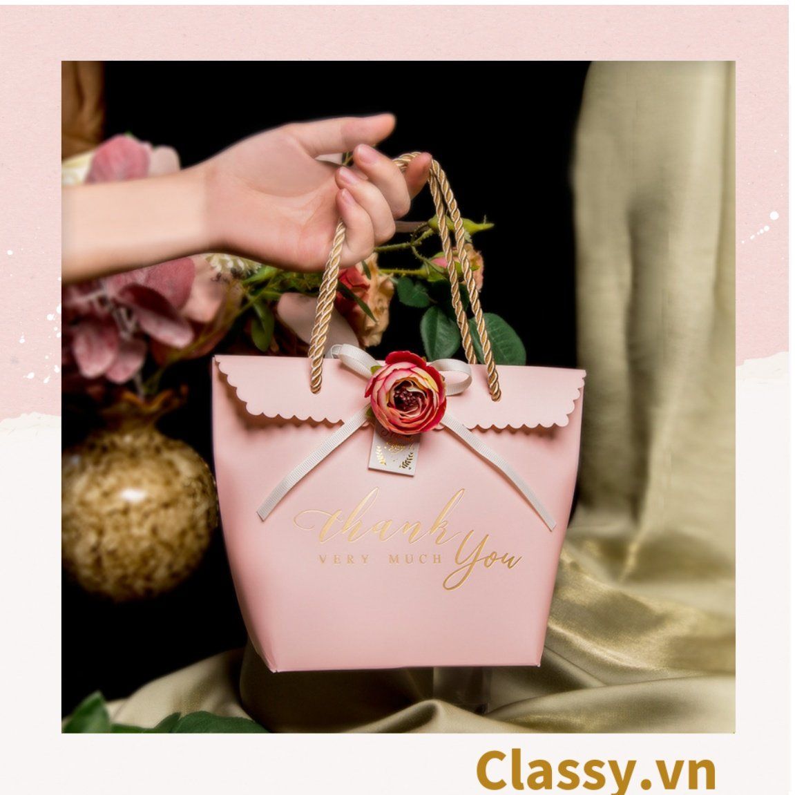  [GIAO HÀNG 7-25 NGÀY]  Classy Túi quà tặng, túi giấy quai xách đính hoa sang trọng Q1592 