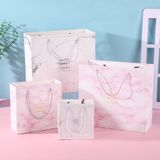  [GIAO HÀNG 7-25 NGÀY] COMBO 100 Túi giấy quai xách họa tiết hoa lá màu hồng,xanh pastel đính kèm ruy băng nơ Q1888 