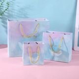  [GIAO HÀNG 7-25 NGÀY] COMBO 100 Túi giấy quai xách họa tiết hoa lá màu hồng,xanh pastel đính kèm ruy băng nơ Q1888 