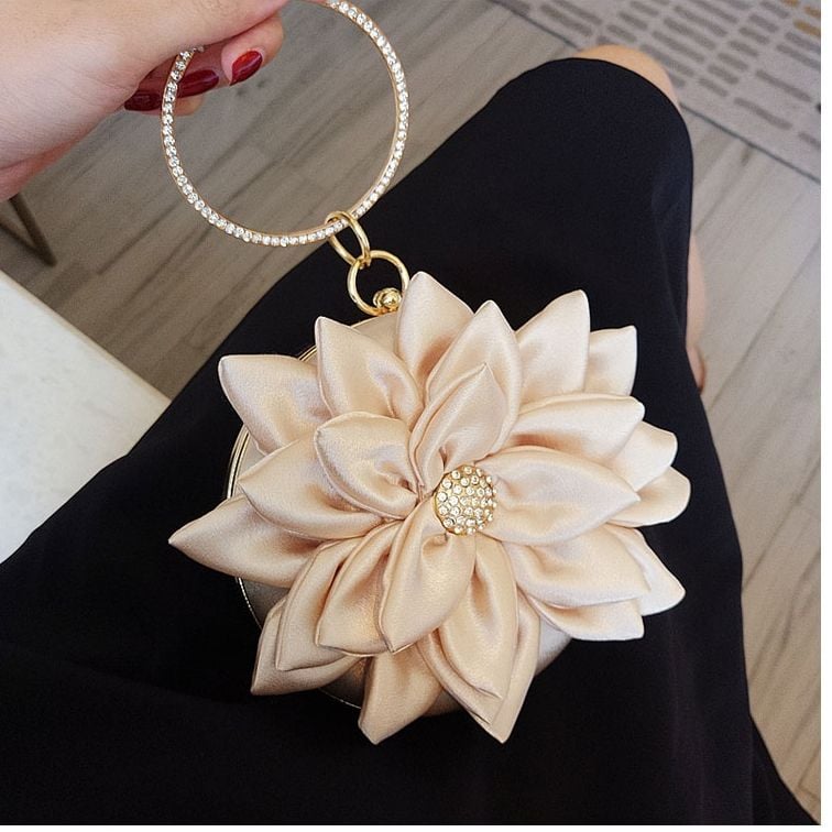  [GIAO HÀNG 7-25 NGÀY]  Cốp dự tiệc, Clutch cầm tay, Túi xách nữ đi tiệc Vintage Cánh hoa Lụa satin Hồng be tinh tế phù hợp dự tiệc, mặc áo dài, hẹn hò tối T199 