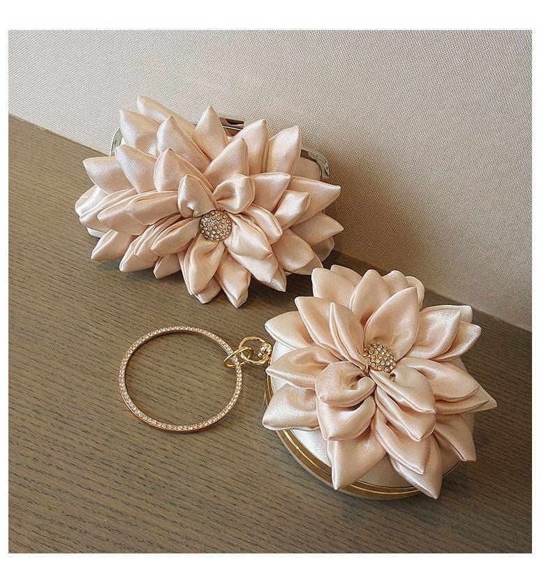  [GIAO HÀNG 7-25 NGÀY]  Cốp dự tiệc, Clutch cầm tay, Túi xách nữ đi tiệc Vintage Cánh hoa Lụa satin Hồng be tinh tế phù hợp dự tiệc, mặc áo dài, hẹn hò tối T199 