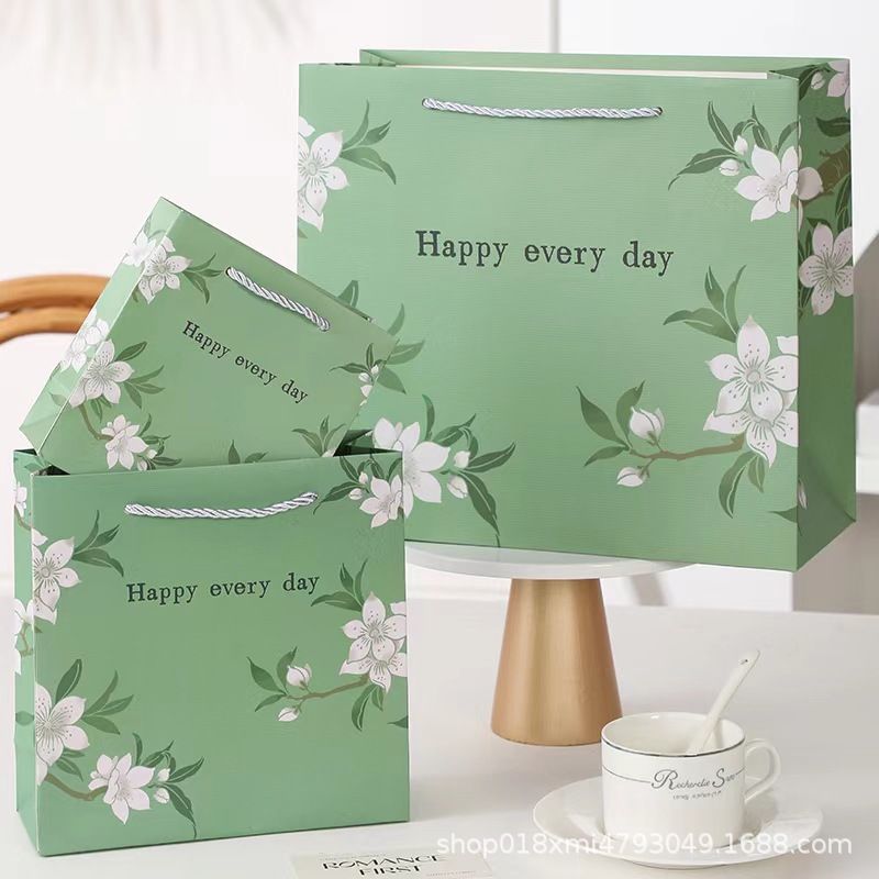  [GIAO HÀNG 7-25 NGÀY] COMBO 100 Túi giấy quai xách họa tiết hoa lá màu hồng,xanh pastel đính kèm ruy băng nơ Q1888 