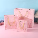  [GIAO HÀNG 7-25 NGÀY] COMBO 100 Túi giấy quai xách họa tiết hoa lá màu hồng,xanh pastel đính kèm ruy băng nơ Q1888 