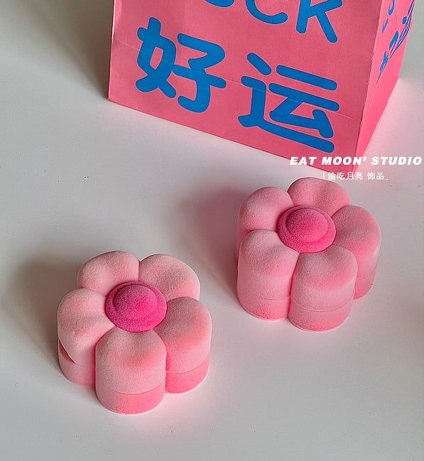  [GIAO HÀNG 7-25 NGÀY]  Classy Hộp đựng nhẫn, đựng khuyên tai hình bông đào màu hồng Q1591 