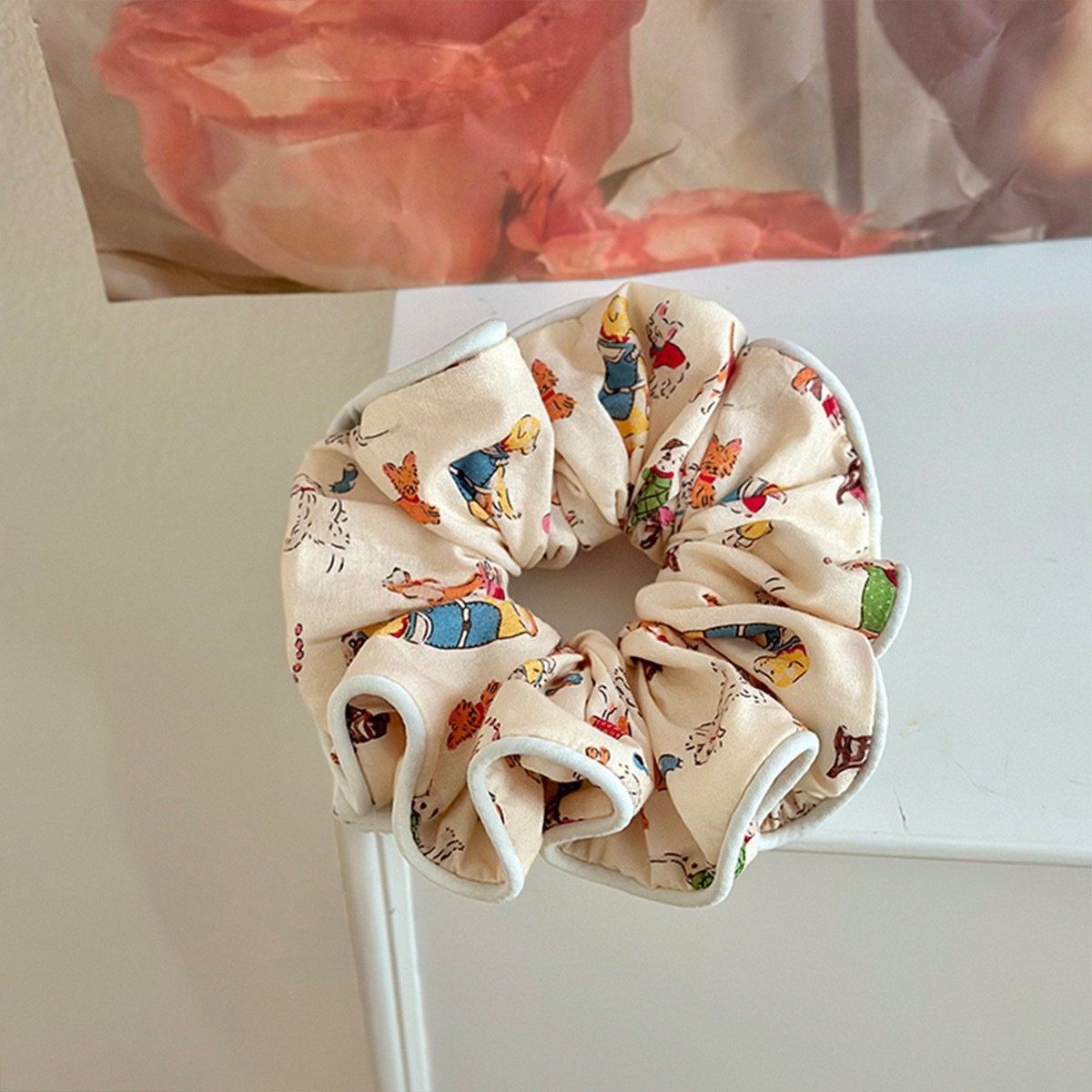  [GIAO HÀNG 7-25 NGÀY] Dây cột tóc Classy scrunchies to bản xếp li hoa viền trắng nữ tính, thanh lịch dành cho nữ PK1869 