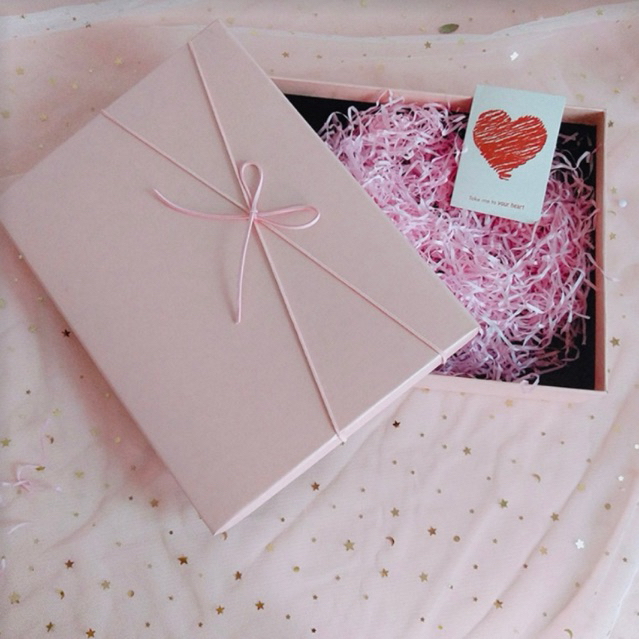  Classy Hộp quà tặng màu hồng trơn, chất liệu giấy cứng cáp Q1557 